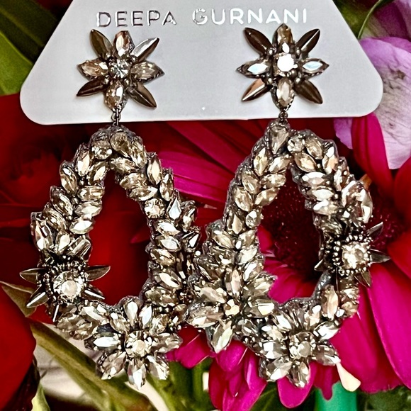🌺🎉HP🎉🌺 NWT Deepa Gurnani Beaded Crystal Chandeliers - Picture 2 of 16